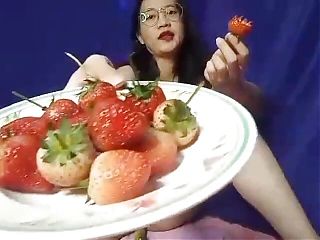 Asian super sexy nude show pussy and eat strawberry 1