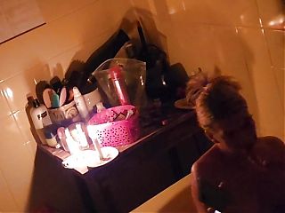 Voyear camera filming my hot stepmom while she takes a bath